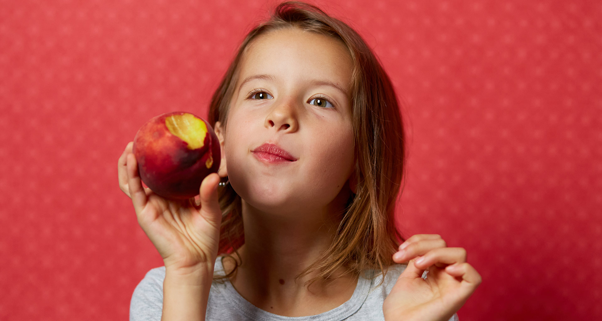 Frutta con la buccia: mangiarla fa bene?